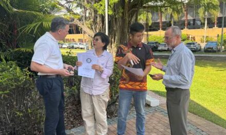 Chinese Guides Make History in Australia’s Wet Tropics
