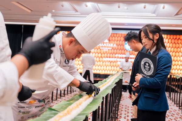 Anantara Siam Sets Sweet Mango Sticky Rice World Record