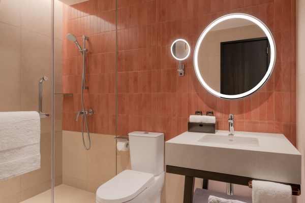 DoubleTree by Hilton Singapore RQ_Queen Guest Room_Bathroom