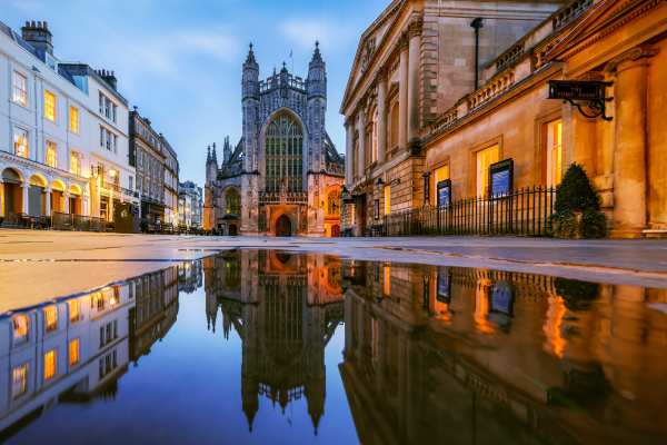 Solo Travel Deals: Sleigh the Savings This Christmas!