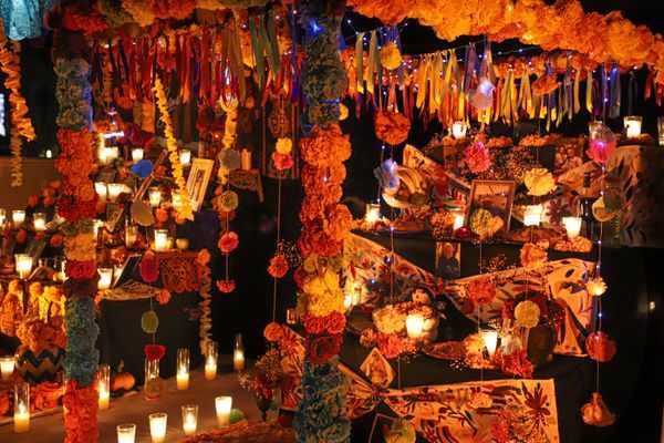 Las Ventanas Celebrates Halloween and Día de Muertos