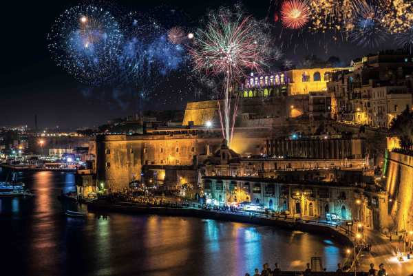 shutterstock_Fireworks_Valletta_Malta