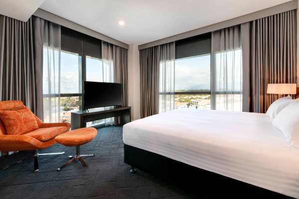 vibe-hotel-subiaco-perth-suite-bedroom-05-2020